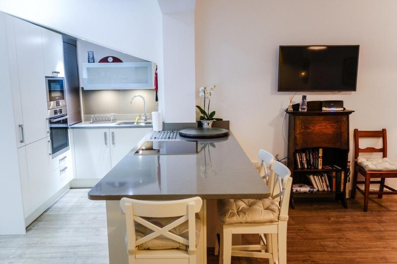Quiet Ground Floor Mews Flat And Parking Apartment Единбург Екстериор снимка